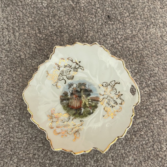 Small plates and cups decorations - Picture 5 of 5